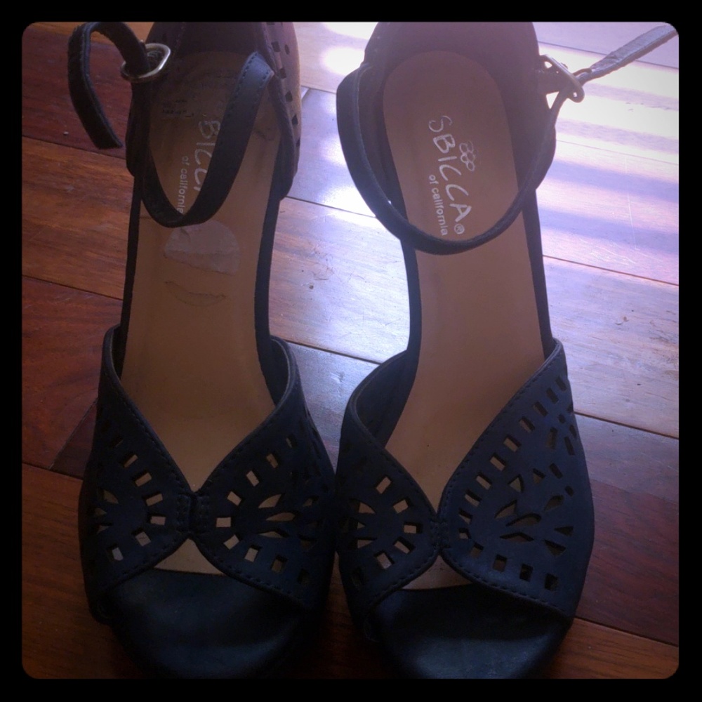 Dress shoes